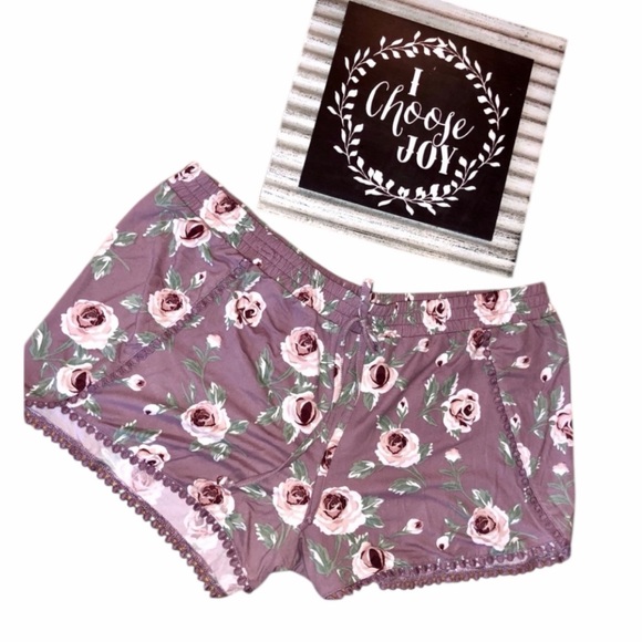 NEW•L• Lilac Rosette Pom Fringed Shorts - Picture 2 of 15